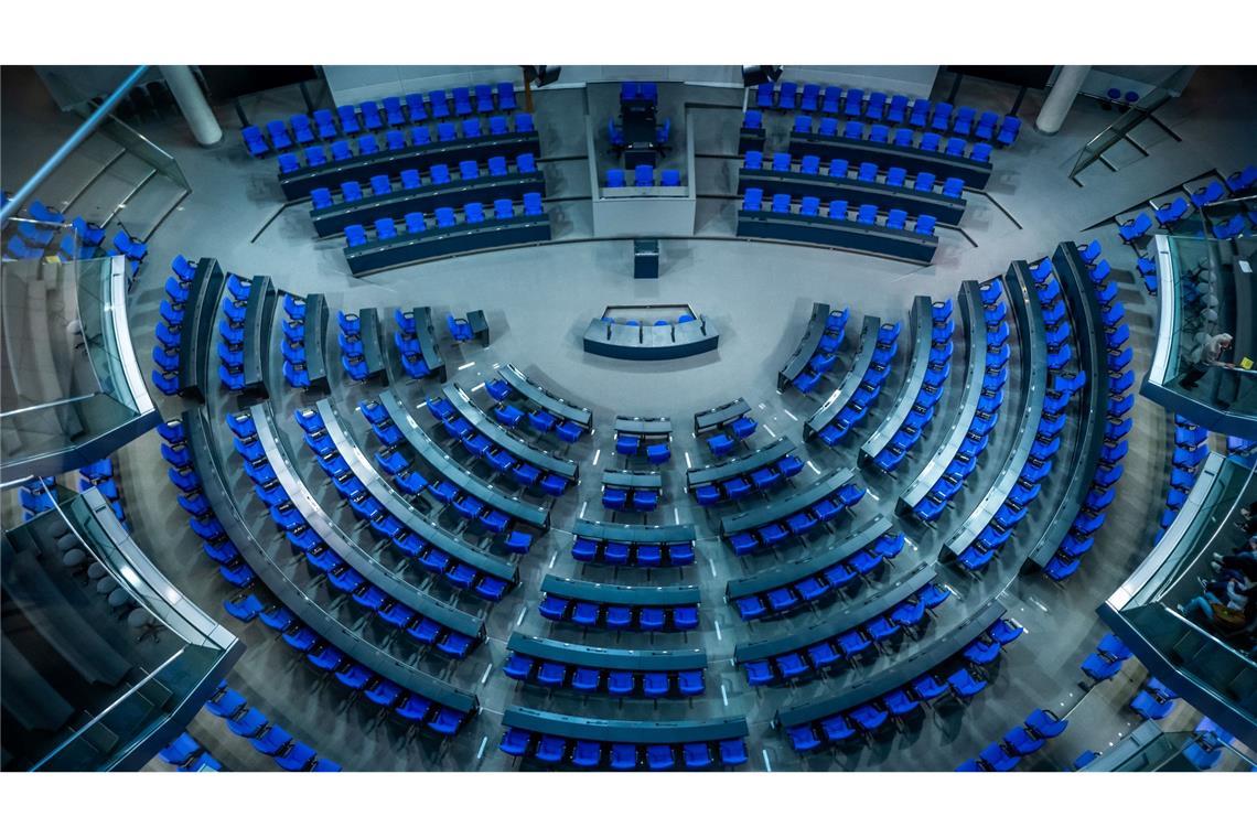 Bilder des Tages Blick in den Plenarsaal im Bundestag.
