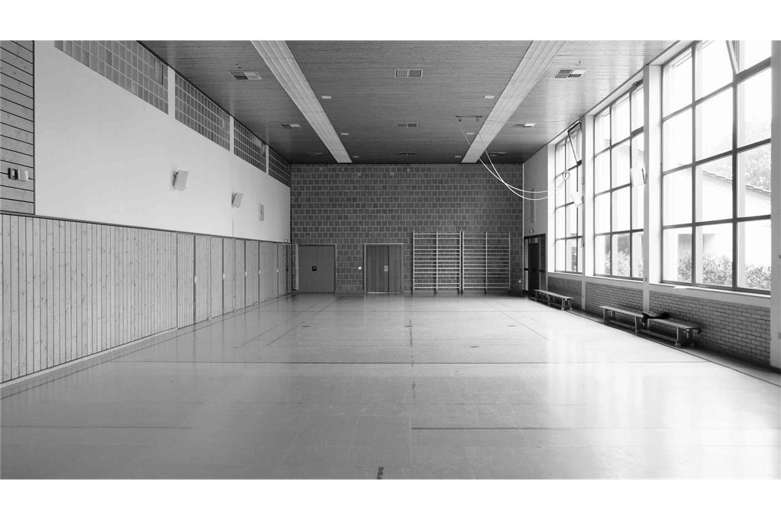 Junge Stuttgarter Architekten entwerfen ein Haus fürs ganze Dorf Blick in die Halle, wie sie vorher aussah und . . .