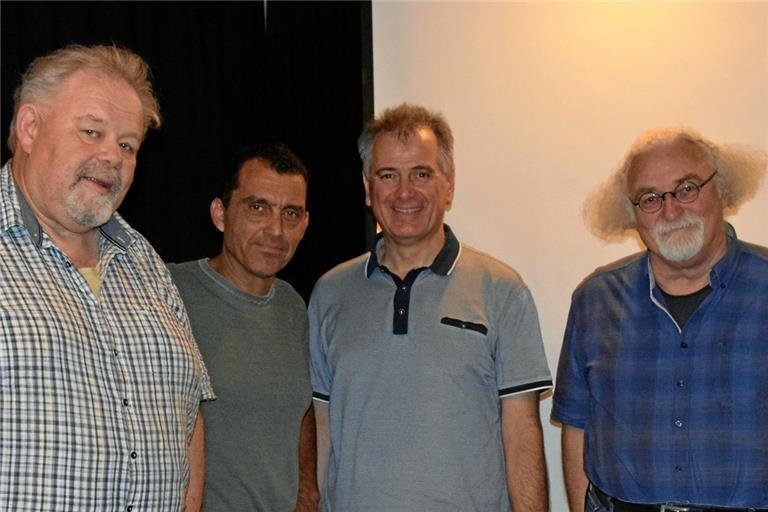 Blick in die Runde der Gesprächspartner am Abend (von links): Christian Schweizer, Robin Weigt, Andreas Winkle und Dieter Schäfer. Nach den Beiträgen und Impulsen schloss sich eine rege Diskussion an. Foto: Elisabeth Klaper