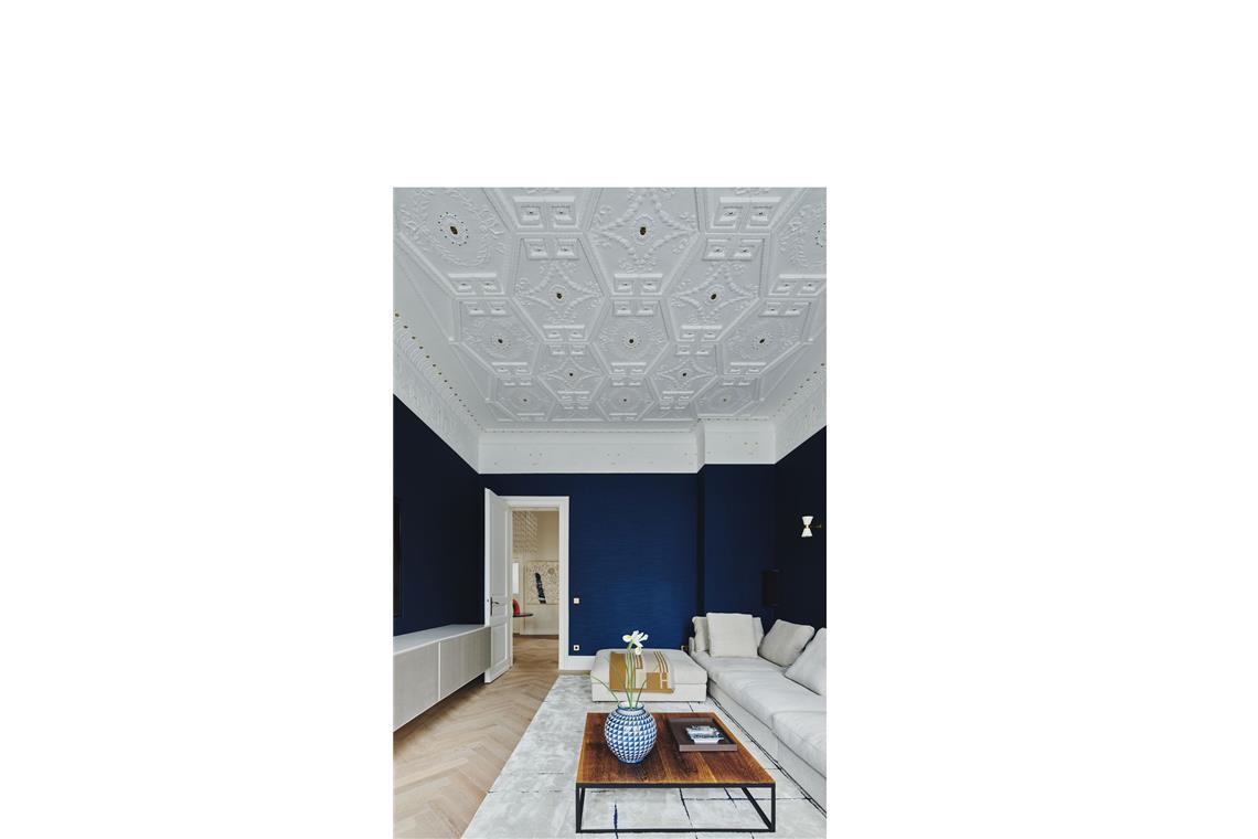 5 der besten umgebauten Villen und Wohnungen in Stuttgart Blick in einen Wohnraum in der Stuttgarter Gründerzeitvilla. Was gut war, blieb erhalten und wurde aufgearbeitet.