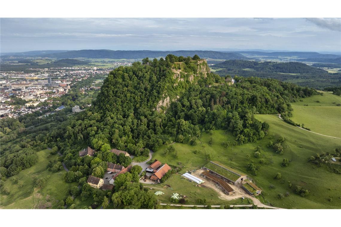 Eine Wanderung durch herrliche Landschaften und vorbei an erloschenen Vulkanen Blick vom Vulkankegel Hohentwiel.