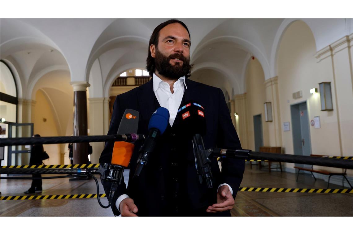 Zeuge zu Entführung der Block-Kinder: "Wir waren schockiert" Blocks Verteidiger Ingo Bott gibt am Rande des Prozesses ein Statement ab.