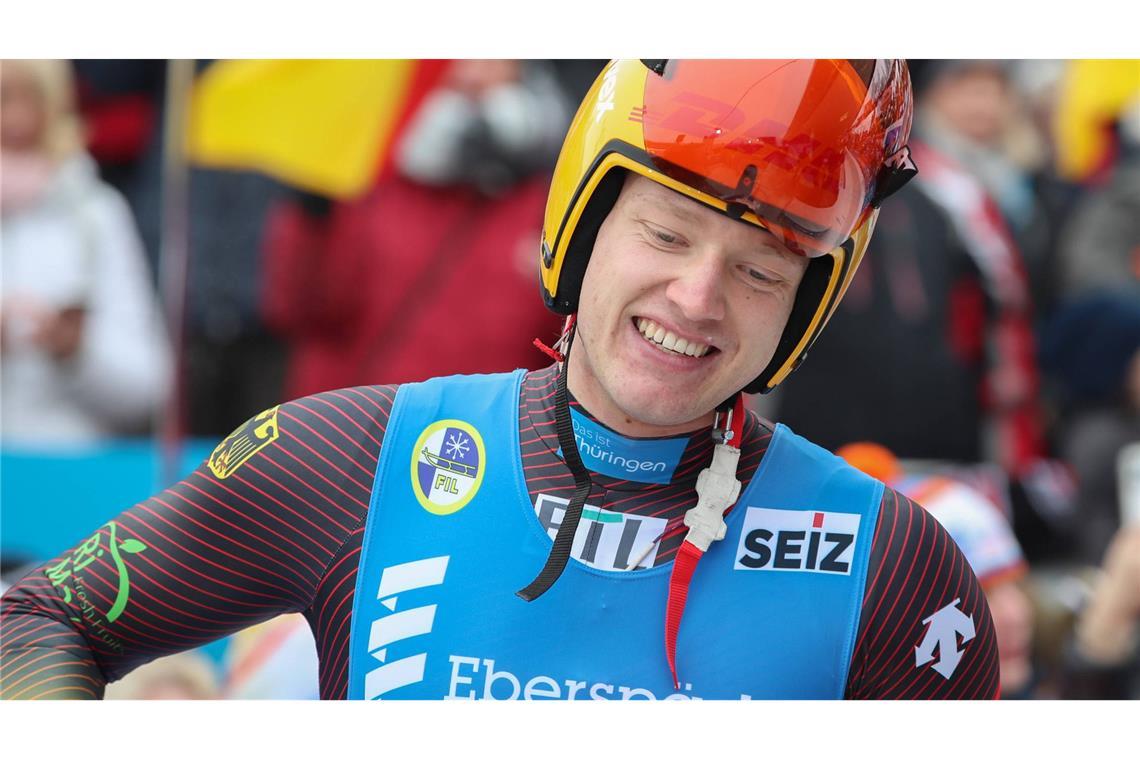 Diese Stars sind die größten deutschen Olympia-Hoffnungen <b>Max Langenhan (26): </b>Rasante Talfahrten sind sein Ding: Max Langenhan ist aktuell der beste Rodler der Welt. 2024 und 2025 holte er in sechs WM-Wettbewerben fünf Gold- und eine Silbermedaille, dazu zweimal den Gesamtweltcup. Als einer der Ersten durfte er diese Woche Probefahrten im neuen Eiskanal in Cortina absolvieren, und er fühlte sich sofort wohl: „Von der Szenerie her wird das eine der schönsten Bahnen, da kann keine andere mithalten.“ Die Konkurrenz abhängen – das ist auch der Olympia-Plan von Langenhan.