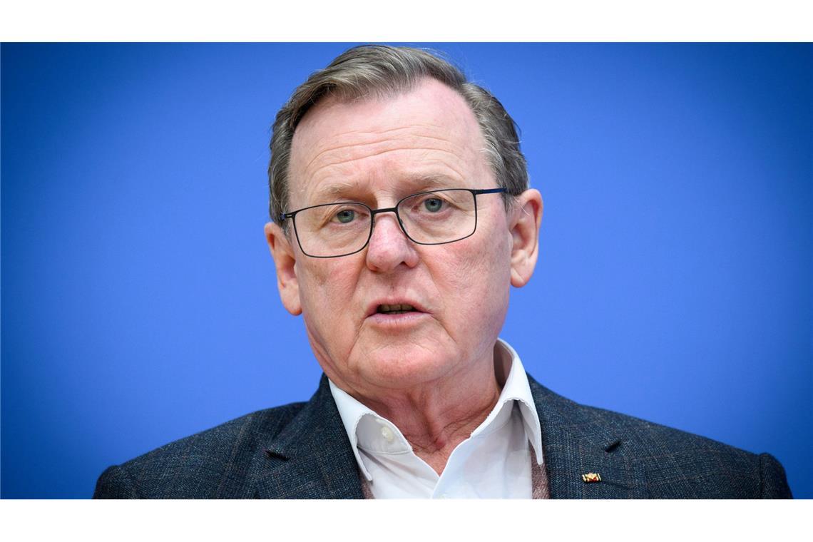 Mit "Mission Silberlocke" will Linke wieder in den Bundestag Bodo Ramelow hatte nach seiner Wahlniederlage in Thüringen nach eigenen Worten eine andere Lebensplanung, ließ sich nun aber für den "Seniorenexpress" begeistern.