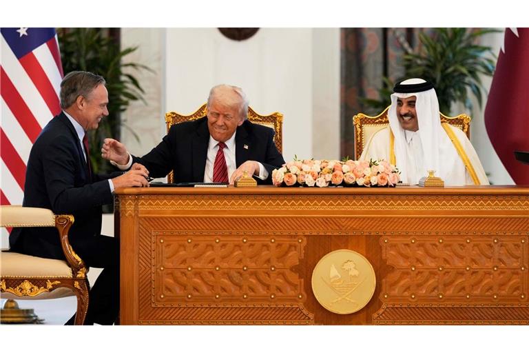 Boeing-Chef Kelly Ortberg unterzeichnete die Vereinbarung im Beisein von US-Präsident Donald Trump.