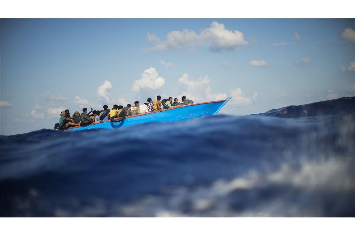 Bundesregierung beschließt deutschen Rahmen für EU-Asylreform Bootsmigranten sollen künftig direkt an den EU-Außengrenzen abgefangen werden. (Symbolbild)