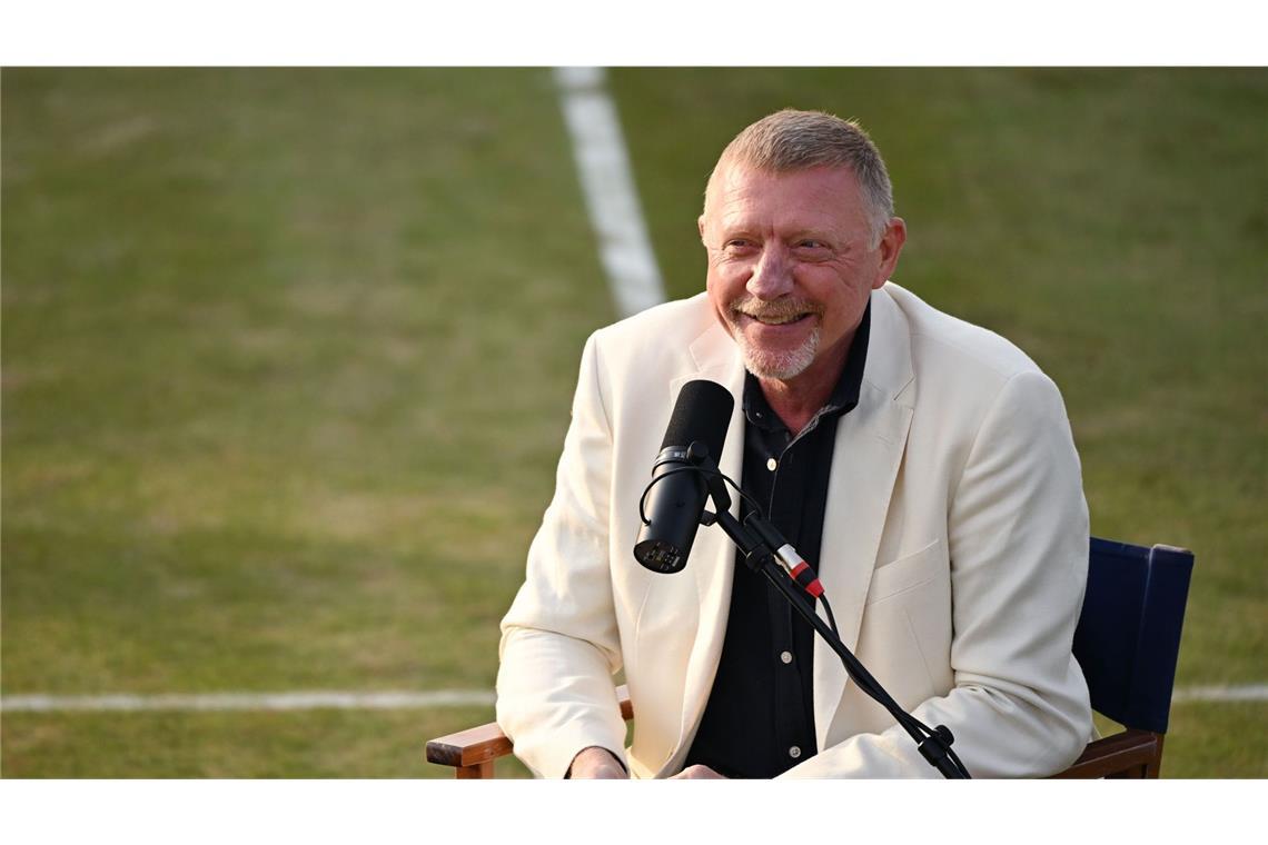 Boris Becker: Warum Alcaraz der Stärkste „aller Zeiten“ ist Boris Becker nimmt auf einem Tennisplatz in Stuttgart eine Folge seines Podcasts „Becker Petkovic“ auf und lobt dabei den French-Open-Champion Carlos Alcaraz.