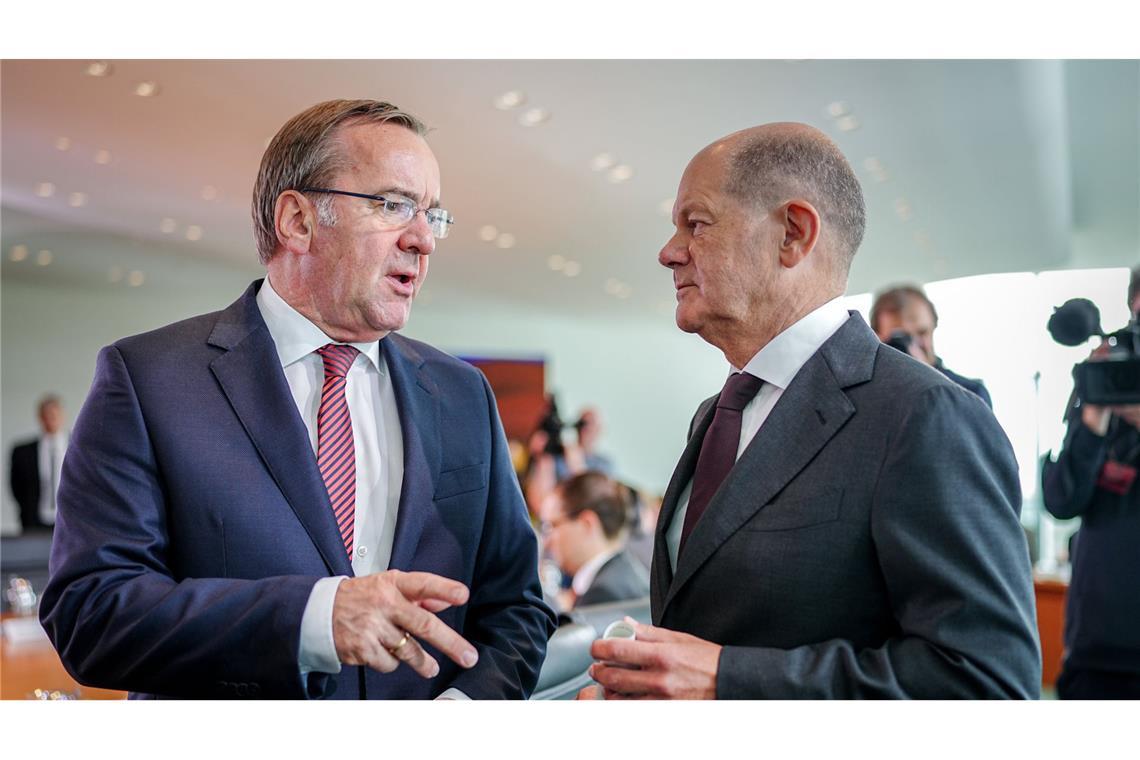 Erste SPD-Abgeordnete für Pistorius - der sieht „keinen Automatismus Boris Pistorius (links) und Olaf Scholz.