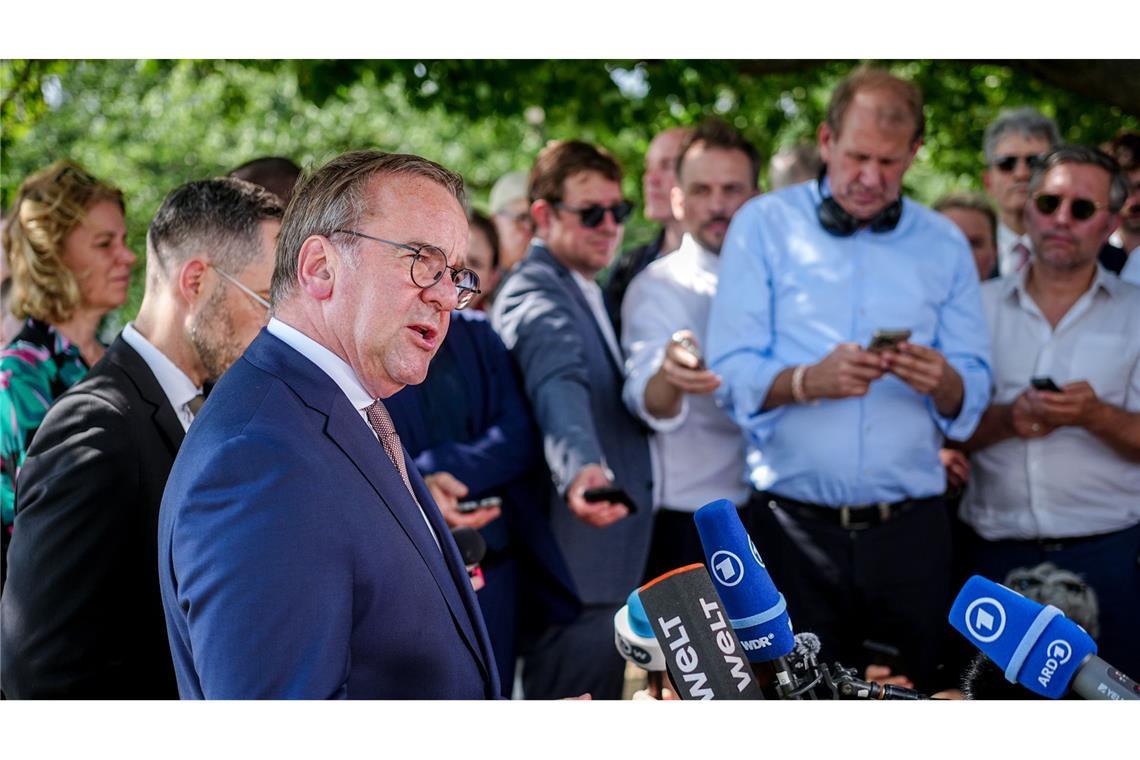 Boris Pistorius (SPD), Bundesminister der Verteidigung, gibt eine Pressekonferenz nach seinem Treffen mit dem US-Verteidigungsminister.