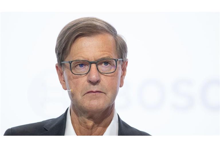 Bosch-Aufsichtsratschef Stefan Asenkerschbaumer verteidigt den Stellenabbau.