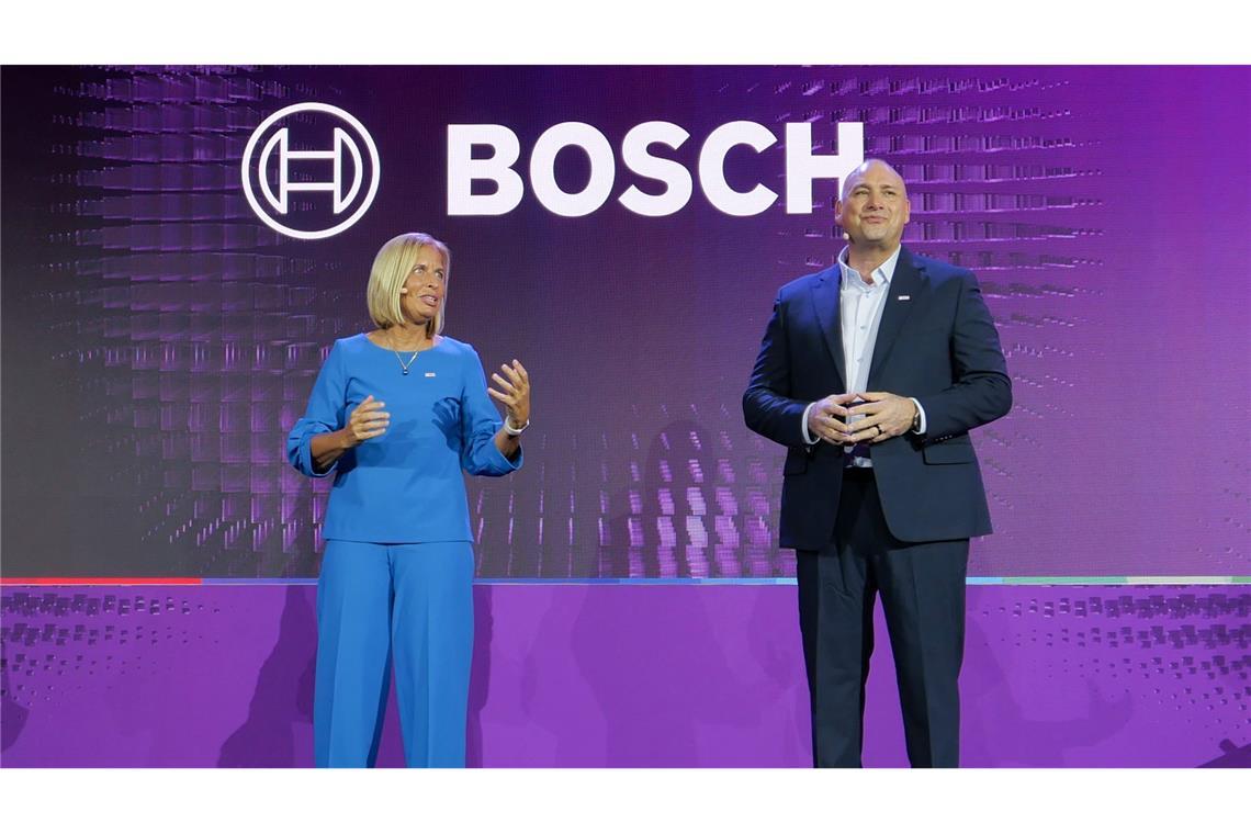 Bosch hat auf der Technikmesse CES ein KI-basiertes Fahrzeug-Cockpit vorgestellt.