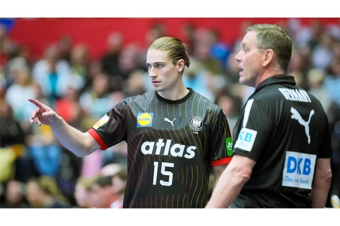 Dank Wolff: Handballer mit Zittersieg gegen die Schweiz Brachte frischen Schwung ins deutsche Angriffsspiel: Juri Knorr.