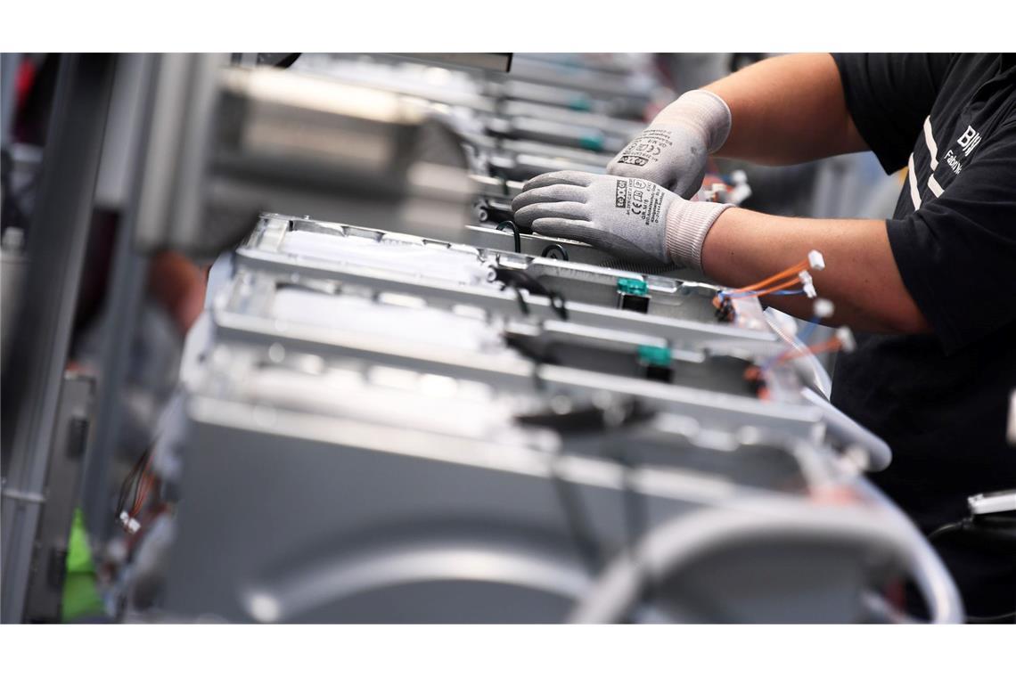 Elektroindustrie erwartet Produktionsminus und Stellenabbau Branchenverband: Industriestrandort Deutschland ist überreguliert und zu teuer (Archivbild)