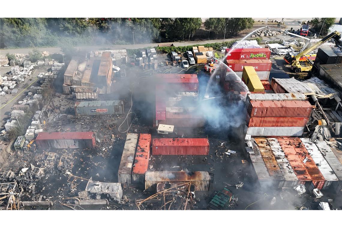 Größtes Feuer auf Gelände in Hamburger Hafen gelöscht