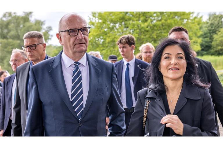 Brandenburgs Ministerpräsident Dietmar Woidke (SPD) erhofft sich von der Bundesregierung mehr Anstrengungen zur Senkung der Stromkosten (Archivbild).