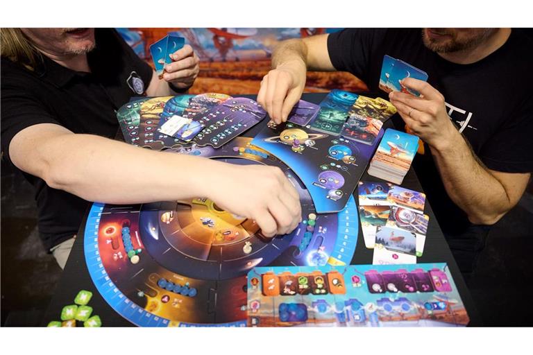 Brettspiele sind nach Branchenangaben weiter stark gefragt.