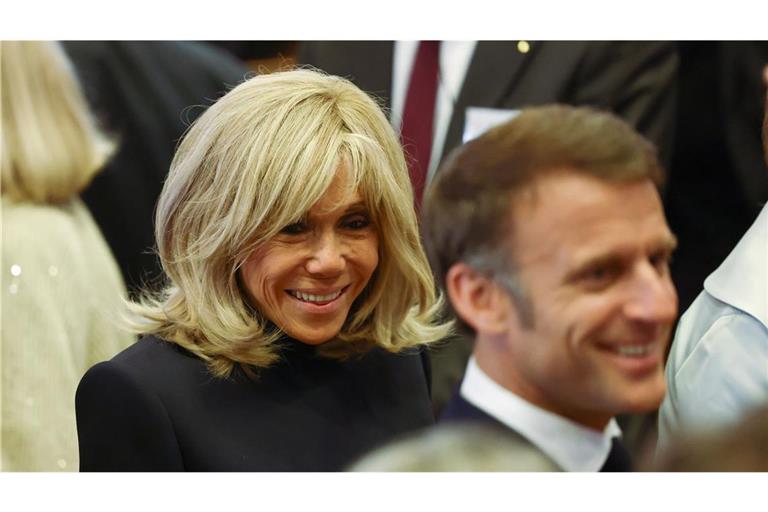 Brigitte Macron mit ihrem Mann, dem französischen Präsidenten Emmanuel Macron (Archivbild)