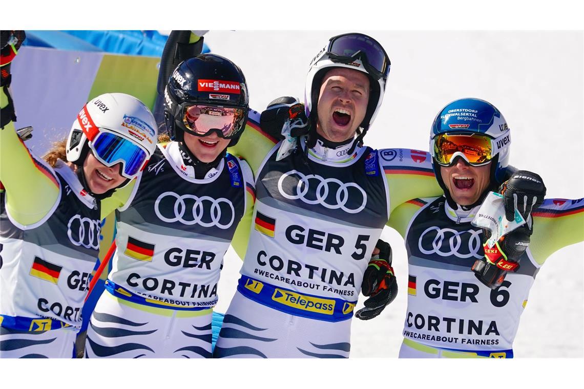 Ski-Juwel Aicher: Neue Hoffnung auf alten Glanz Bronze im Teamevent bei der WM 2021 - und Emma Aicher (2. v. l.) mittendrin.