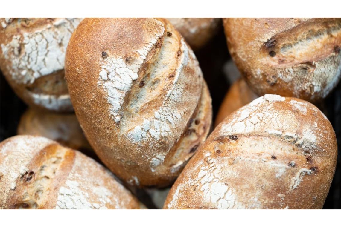 Brote in einem Korb: Ab sofort wird in der Bäckerei immer gewogen.