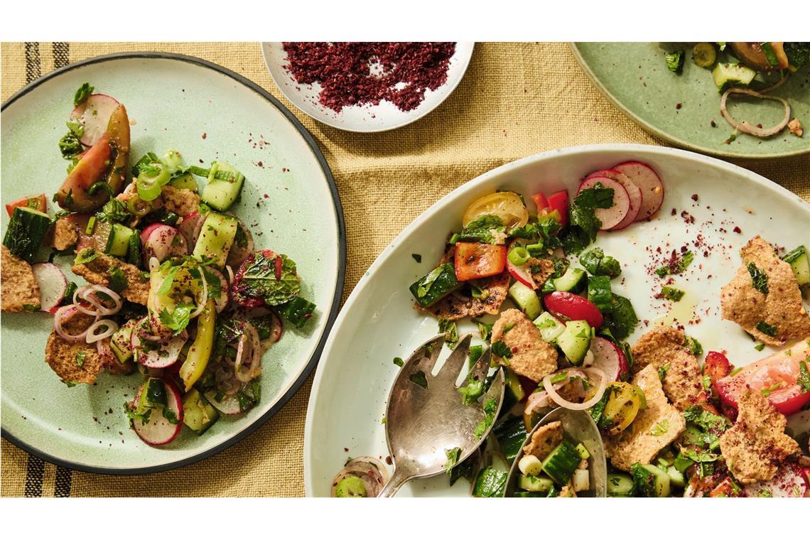 Einen Tusch für Fattusch Brotsalat namens Fattusch ist genau jetzt das Richtige und lässt sich prima kombinieren.