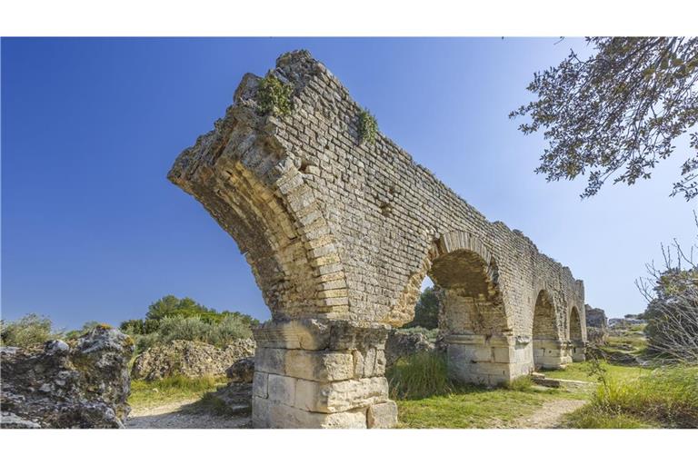 Brücke des römischen Aquädukts in Arles.