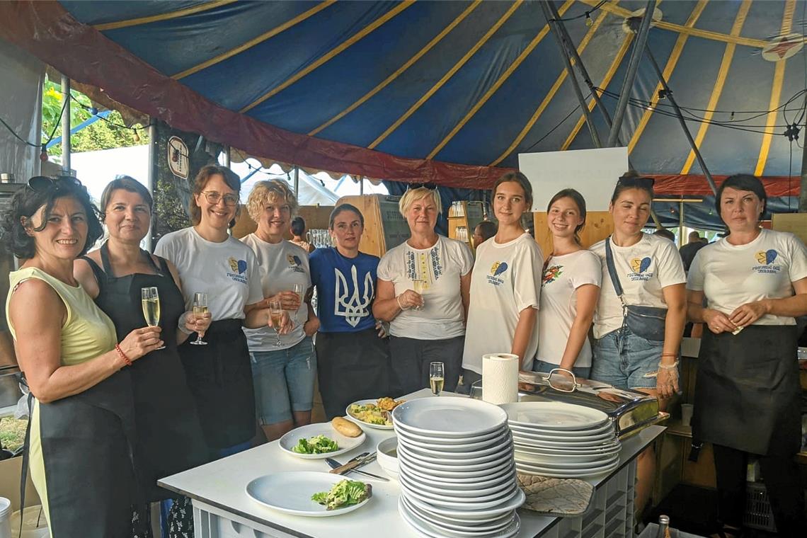 Brücken schlagen ist Olena Butova wichtig. Die Möglichkeit dazu hat sie gemeinsam mit Ukrainerinnen beim Sommerpalast genutzt und für die Gäste landestypische Speisen gekocht.