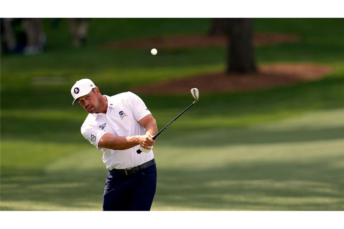 Masters: Golfstar McIlroy vor Schlusstag in Führung Bryson DeChambeau hat vor der letzten Runde nur zwei Schläge Rückstand auf McIlroy.