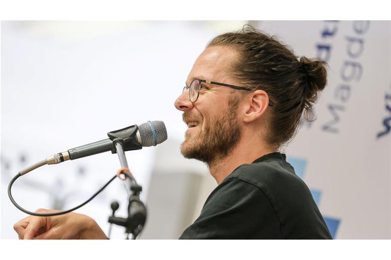Buchautor Arne Semsrott las zweimal in Magdeburg. Sowohl das Kulturzentrum Moritzhof als auch die Zentralbibliothek waren ausverkauft.