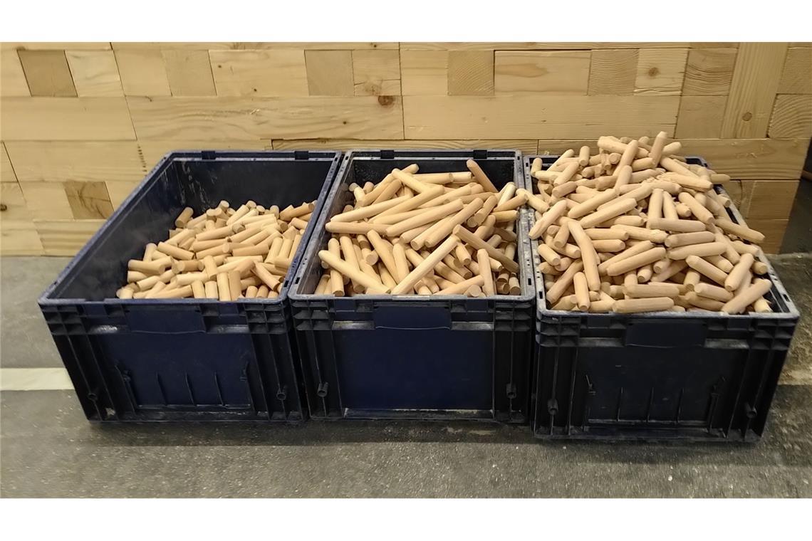 Dieses Haus mauern Maurer mit Schadholz Buchenholzdübel statt Leim oder Mörtel