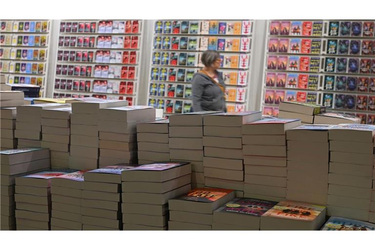Bücher, so weit das Auge reicht: dtv-Messestand bei der Frankfurter Buchmesse 2025. (Archivbild)