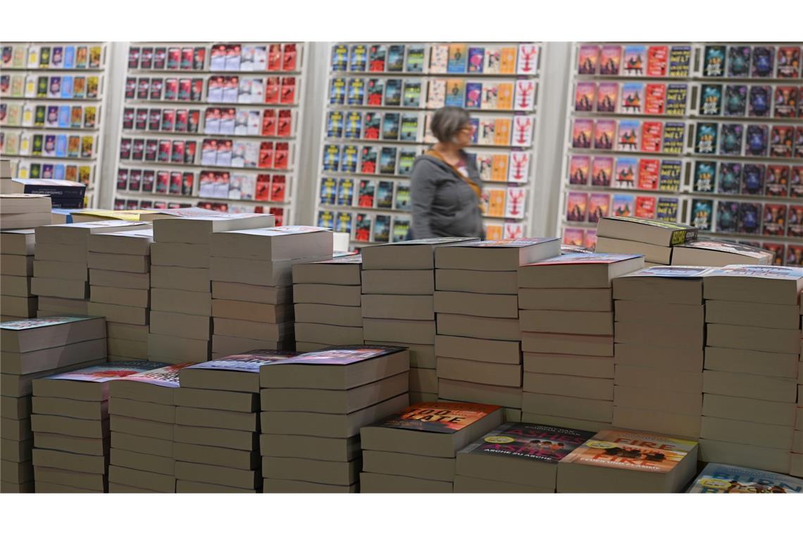 Bücher, so weit das Auge reicht: dtv-Messestand bei der Frankfurter Buchmesse 2025. (Archivbild)