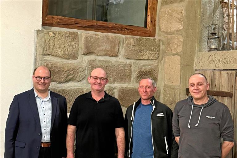 Bürgermeister Armin Mößner (von links) mit den Teilortsanwälten Steffen Kaufmann (Karnsberg) und Tobias Nestle (Hinterbüchelberg) sowie Andre Knodel, bisheriger Teilortsanwalt in Hinterbüchelberg. Foto: Stadtverwaltung Murrhardt