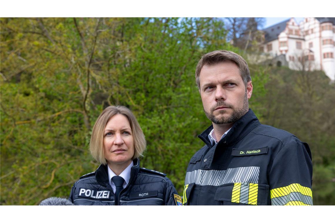 Trauer um den sechsjährigen Pawlos Bürgermeister Johannes Hanisch und Polizeisprecherin Ilka Roth drücken der Familie von Pawlos ihre Anteilnahme aus. In der Nähe wurde das tote Kind am Ostersonntag gefunden.