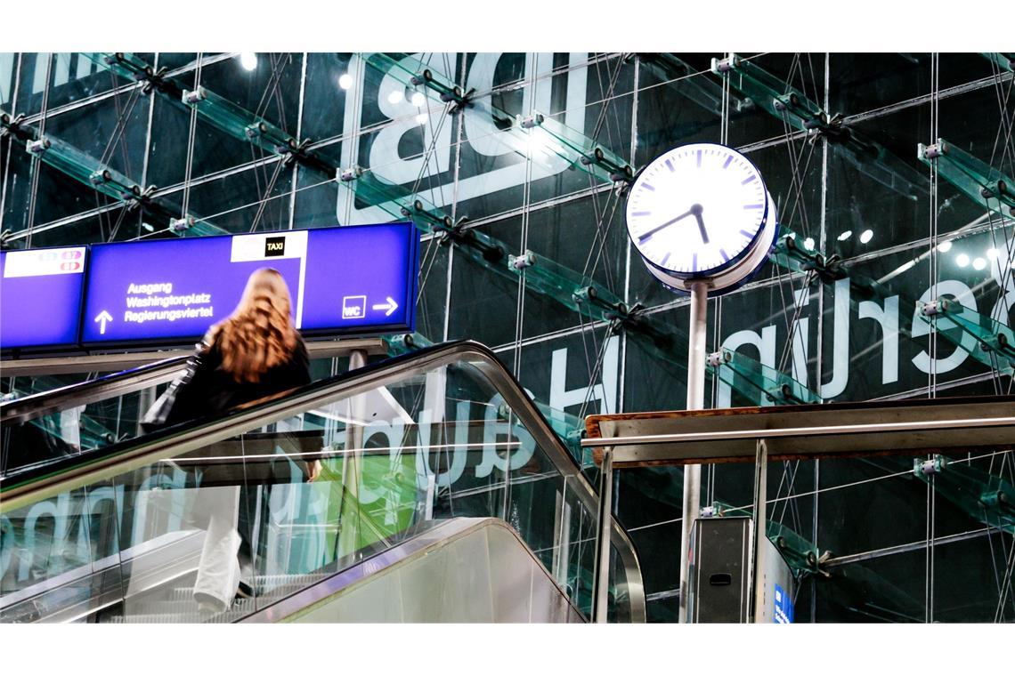 Bund und Bahn wollen mehr für die Sicherheit der Beschäftigten im Bahnverkehr tun.