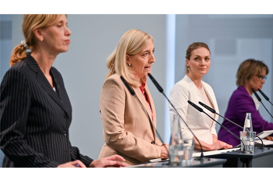 Lösungen für die Pflege bis Jahresende gesucht Bund und Länder wollen zügig Reform-Eckpunkte erreichen.