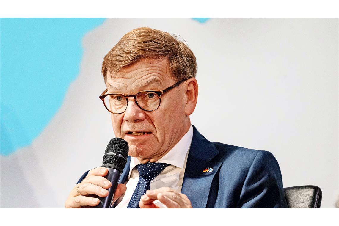 Bundesaußenminister Johann Wadephul hat den Vorfall mit russischen Drohnen über Polen scharf verurteilt.