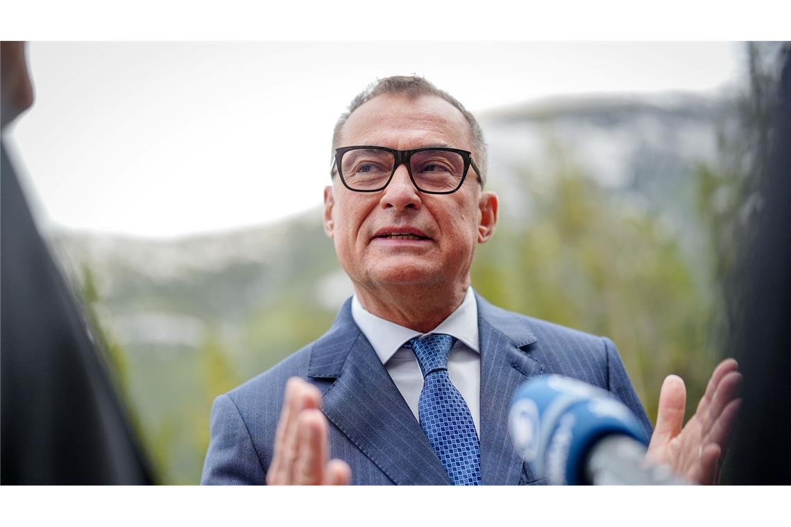 Israel vs. Iran: Was der Krieg mit Deutschland zu tun hat Bundesbank-Präsident Joachim Nagel warnt vor Folgen des Nahostkriegs für die deutsche Wirtschaft. (Archivbild)