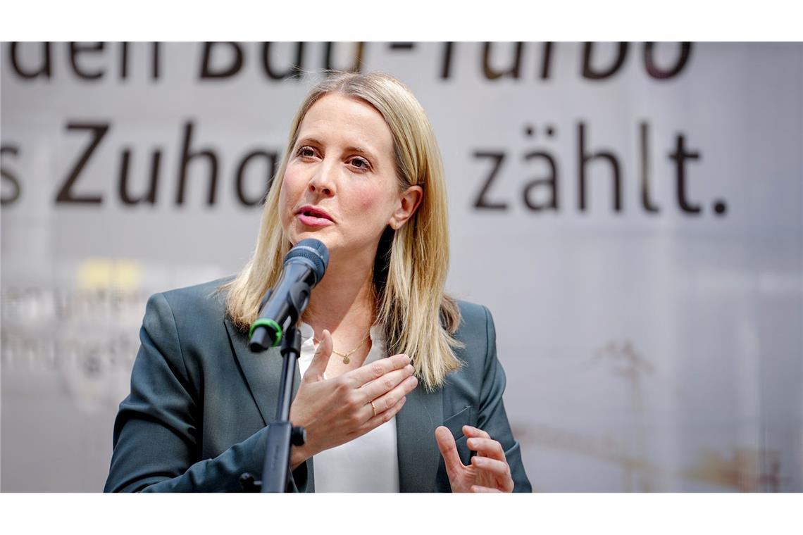 Volksbanken erwarten deutlich steigende Immobilienpreise Bundesbauministerin Verena Hubertz will den Neubau beschleunigen. (Archivbild)