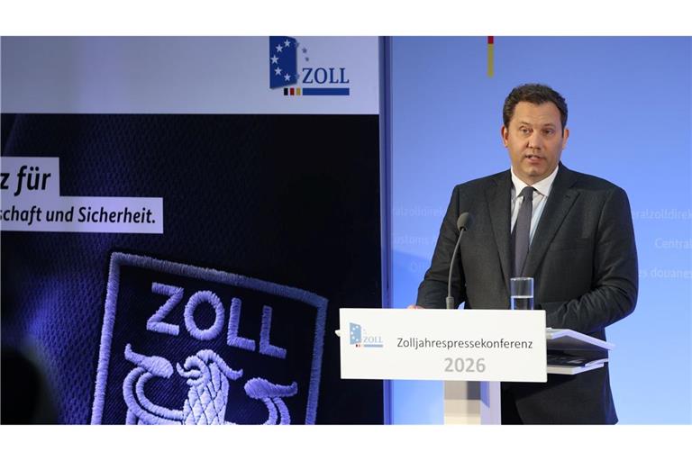 Bundesfinanzminister Klingbeil auf dem Flughafen Leipzig/Halle. Der deutsche Zoll soll gestärkt werden.