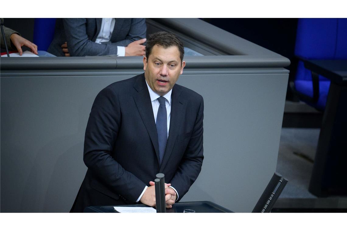 Bundesfinanzminister Klingbeil (SPD) zeigt sich offen dafür, Subventionen und Steuervergünstigungen um einen pauschalen Prozentsatz abzuschmelzen.