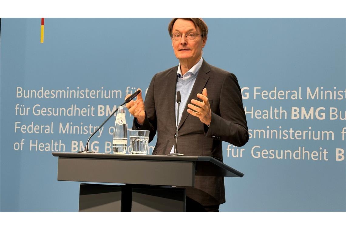 Teure Pflege: Beitragssatz steigt um 0,2 Prozentpunkte Bundesgesundheitsminister Lauterbach hat dem Kabinett eine Regierungsverordnung zur Anhebung des Pflegebeitrags zugeleitet.