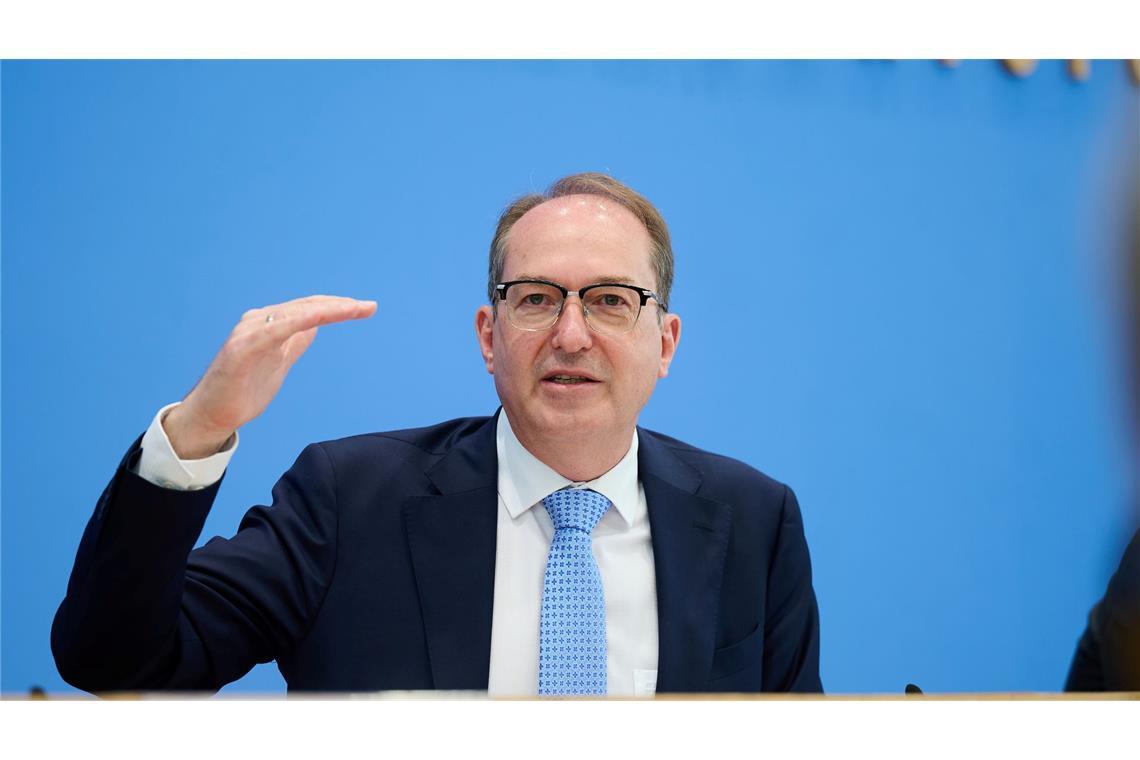 Bundesinnenminister Alexander Dobrindt (CSU) ist zum Start der europäischen Asylreform zuversichtlich. (Archivbild)