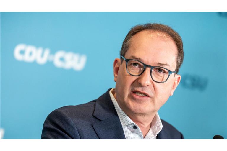 Bundesinnenminister Alexander Dobrindt (CSU) legt neue Zahlen vor. (Archivbild)