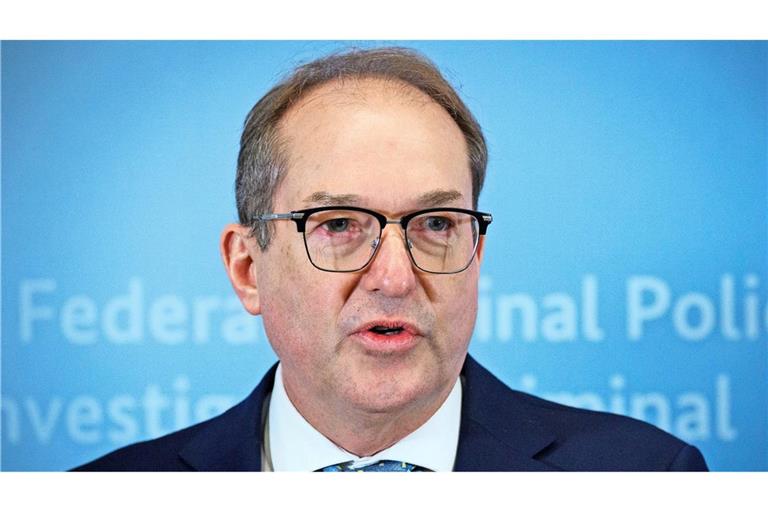 Bundesinnenminister Alexander Dobrindt (CSU) schließt eine Beteiligung Deutschlands an der Sicherung der Schifffahrt in der Golfregion nicht aus (Archivfoto).