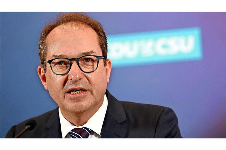 Bundesinnenminister Alexander Dobrindt (CSU) will die Grenzkontrollen verlängern. (Archivbild)