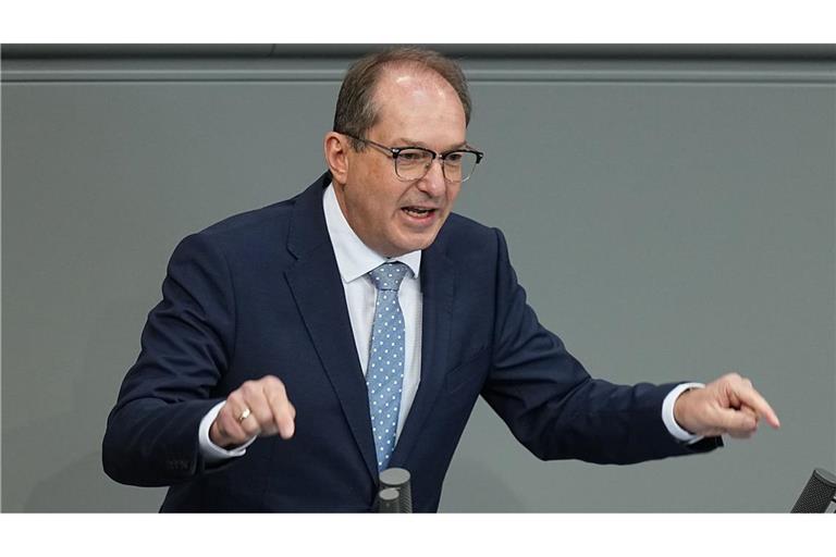 Bundesinnenminister Alexander Dobrindt (CSU) will sich verstärkt um  unerlaubte Drohnenüberflüge kümmern.