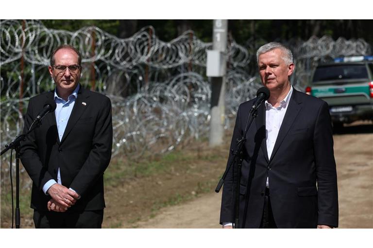 Bundesinnenminister Dobrindt hat die schwer befestigte Grenze Polens zu Belarus besichtigt.