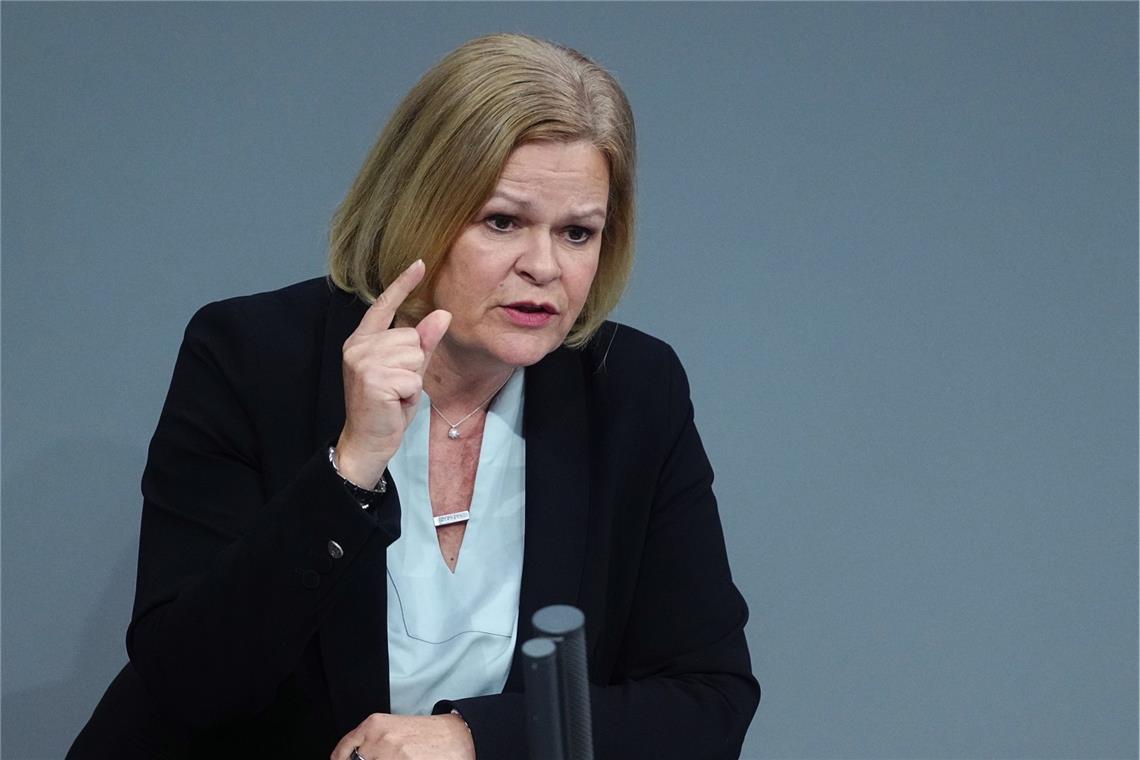 Scholz nennt Chialo "Hofnarr" - "nicht rassistisch" gemeint Bundesinnenministerin Nancy Faeser schlägt im Streit mit der Union um die Migrationspolitik versöhnliche Töne an.