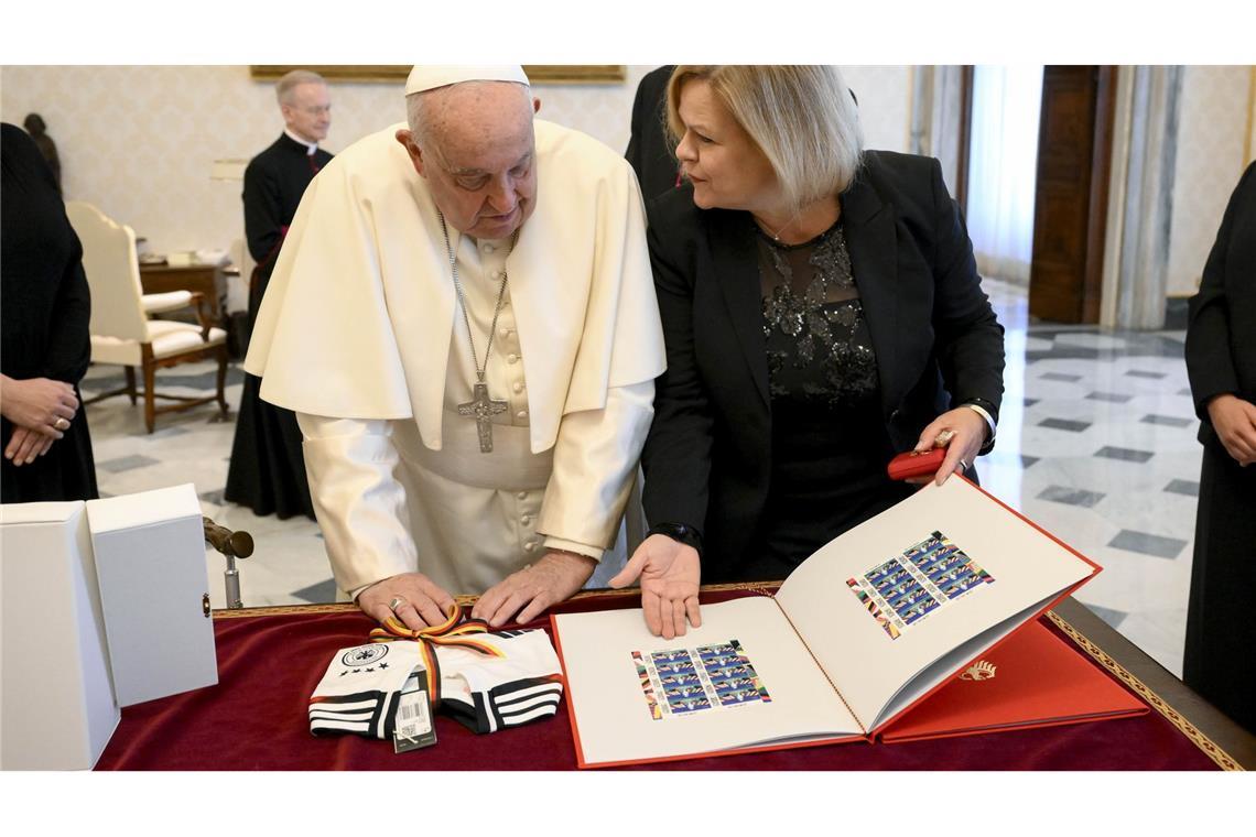 Bilder des Tages Bundesinnenministerin Nancy Faeser trifft den Papst