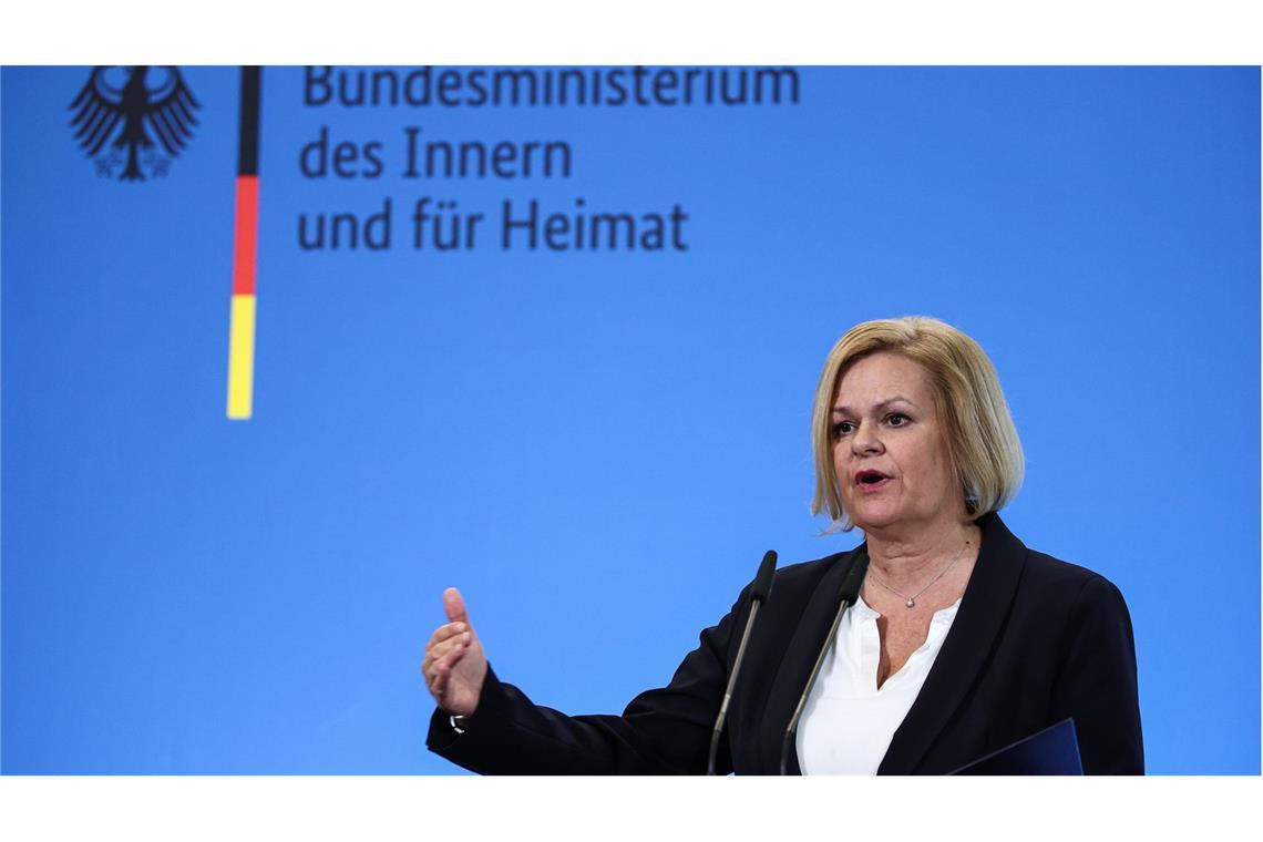 Gegenseitige Schuldzuweisungen in der Debatte über Aschaffenburg Bundesinnenministerin Nancy Faeser wirft Bayern Versäumnisse vor.